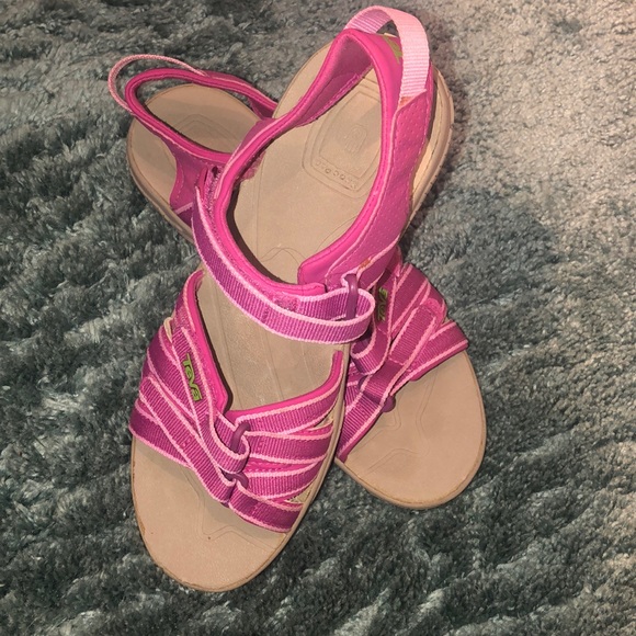 Teva Shoes - Reba Tierra strap‎ walking sandals.